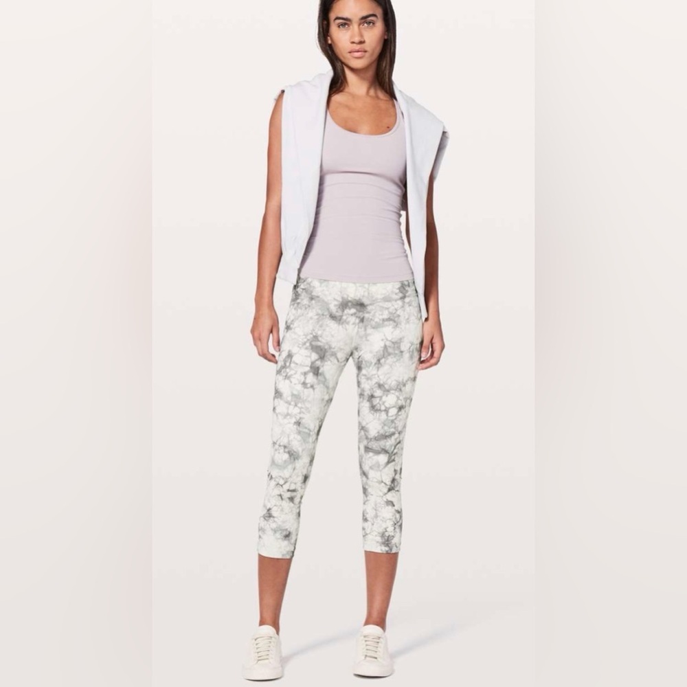 Lululemon Wunder Under Crop (Hi-Rise) 21" Dual Shibori Antique White Baltic Grey